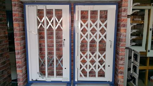 Grilaje metalice cu incuiere